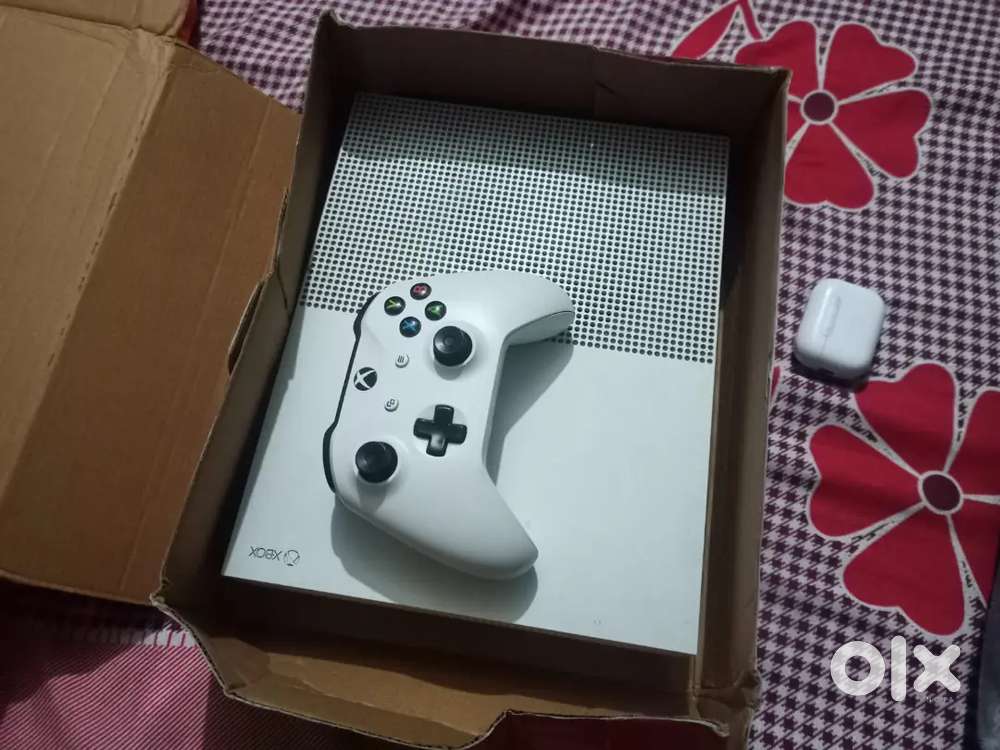 Xbox One s 1tb neat and clean game