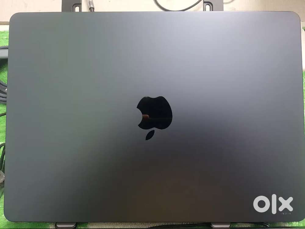 Apple macbook Air M2 ( Brand New)