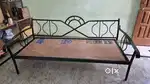 Metal diwan