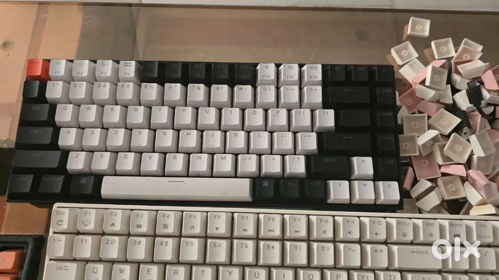 Keychron k2 mechanical keyboard / rk100 / many keycaps