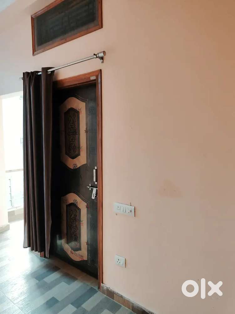 Spacious flat on First Floor of Individual House