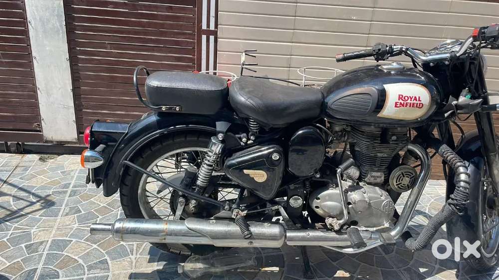 bilkul saaf bike all document off first owner new trye
