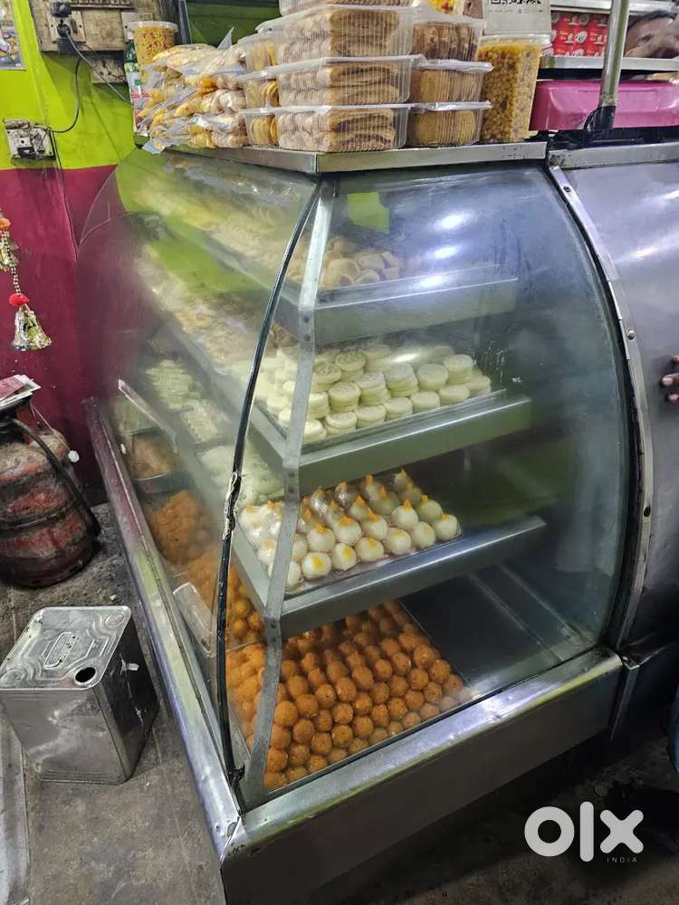 Sweet display counter
