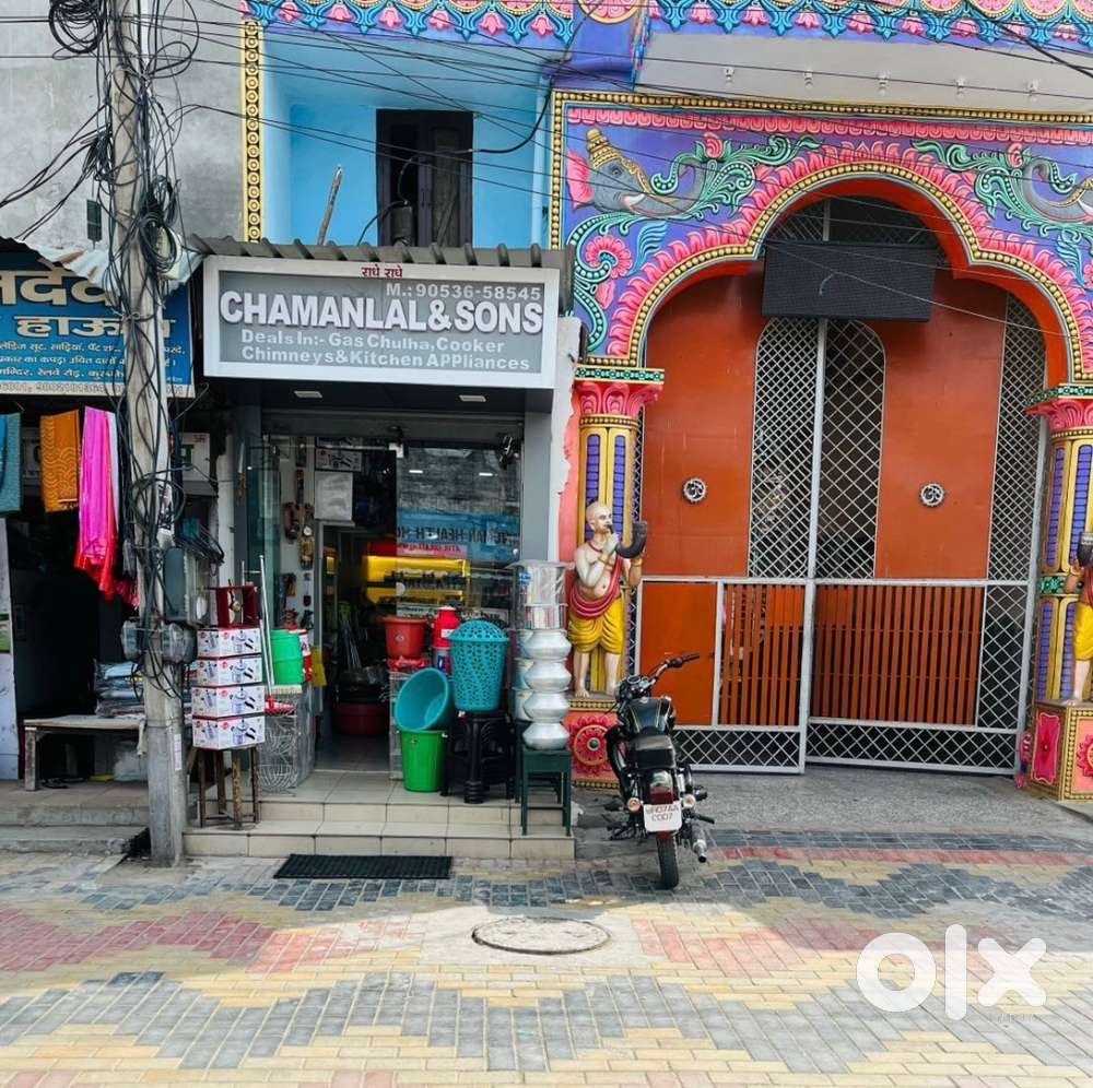 दुकान के आगे चाय या फास्ट फुड का स्टॉल लगाने के लीये जगाह उपलब्ध है