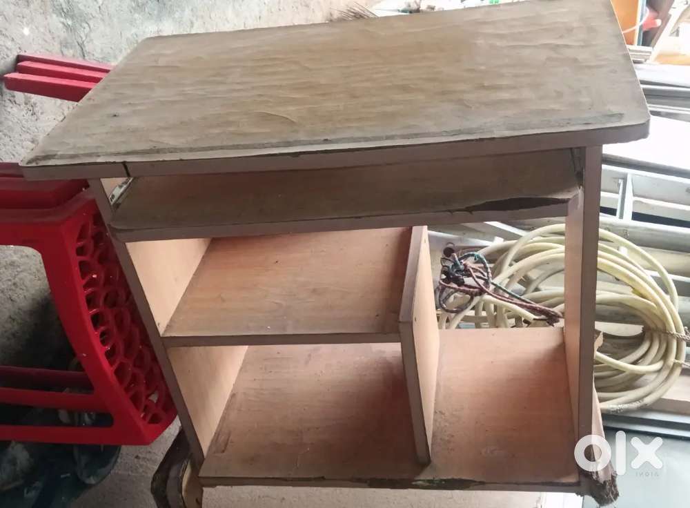 Computer table for sale