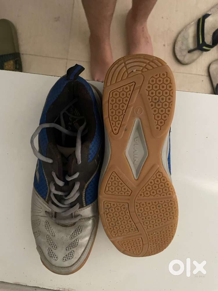 Badminton shoes