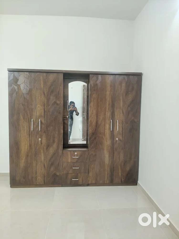 Brand new 5 door wardrobe 2+2+1