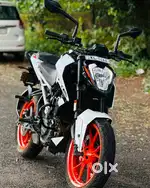 Full showroom service only, neat and clean vehicle