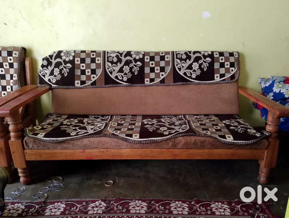 Wooden sofa sat  okay condition