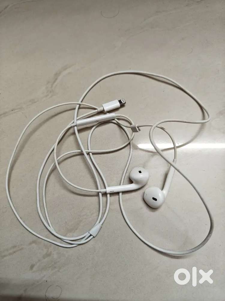 Apple Earpods with lighting connector
