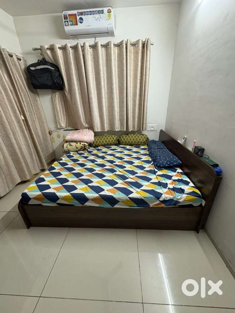 Wakefit king size bed with orthopaedic matress
