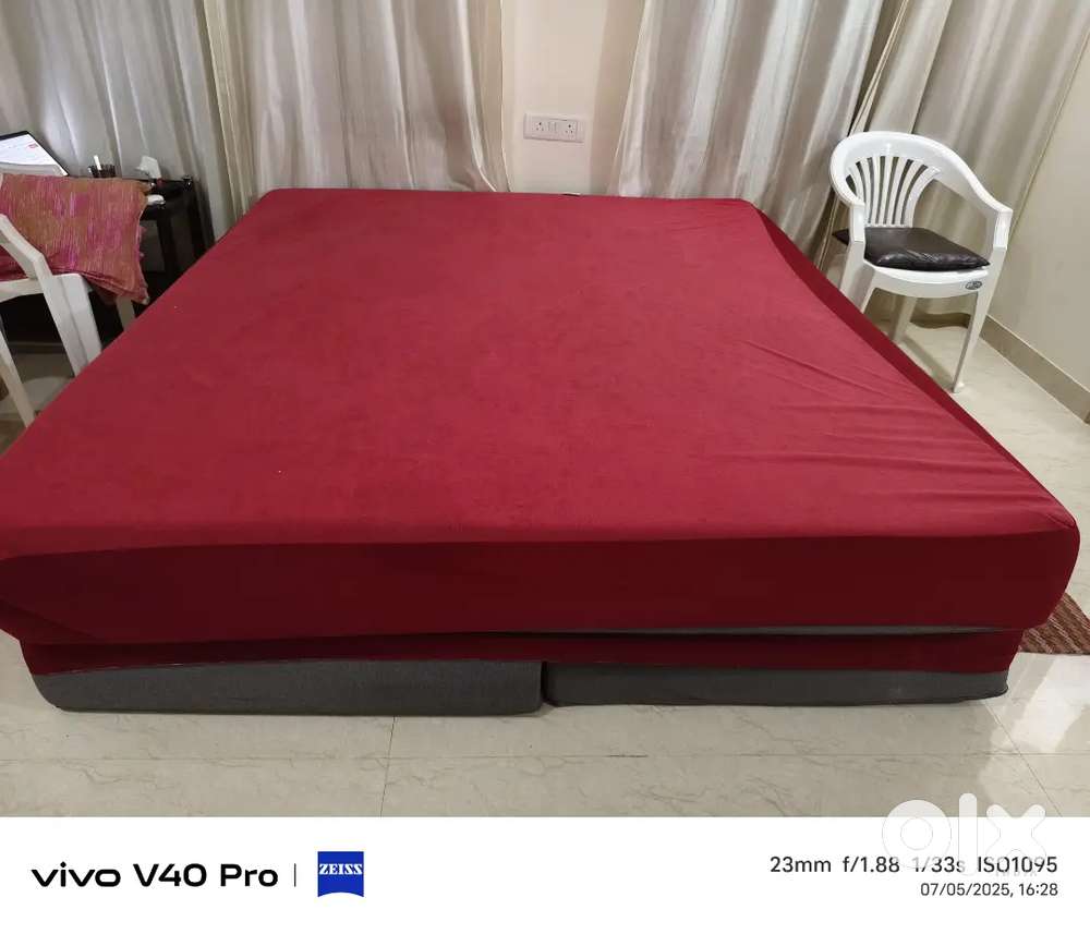 Wakefit Mattress king size,10 year warrenty (2 year old).