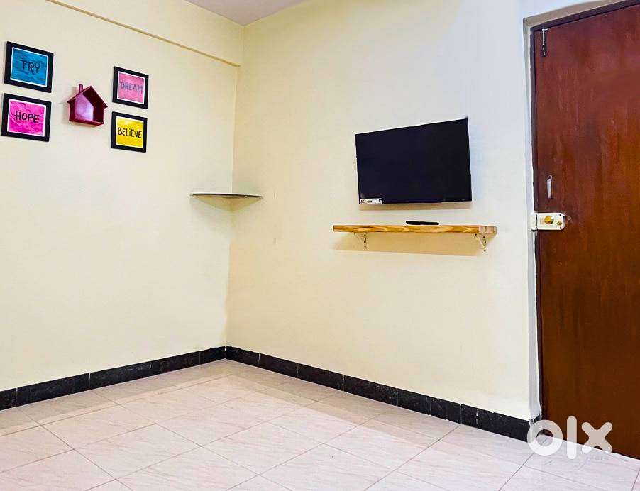 Fully Furnished Shared Flat In Oshiwara - Only For Mailes