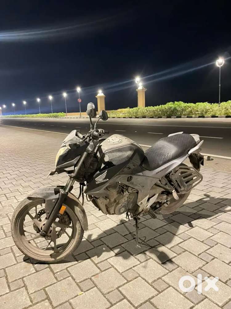 HONDA HORNET 160R 2016