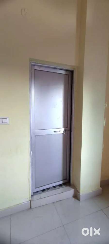 2 bedroom 1bathroom 1hall 1balcony on road side