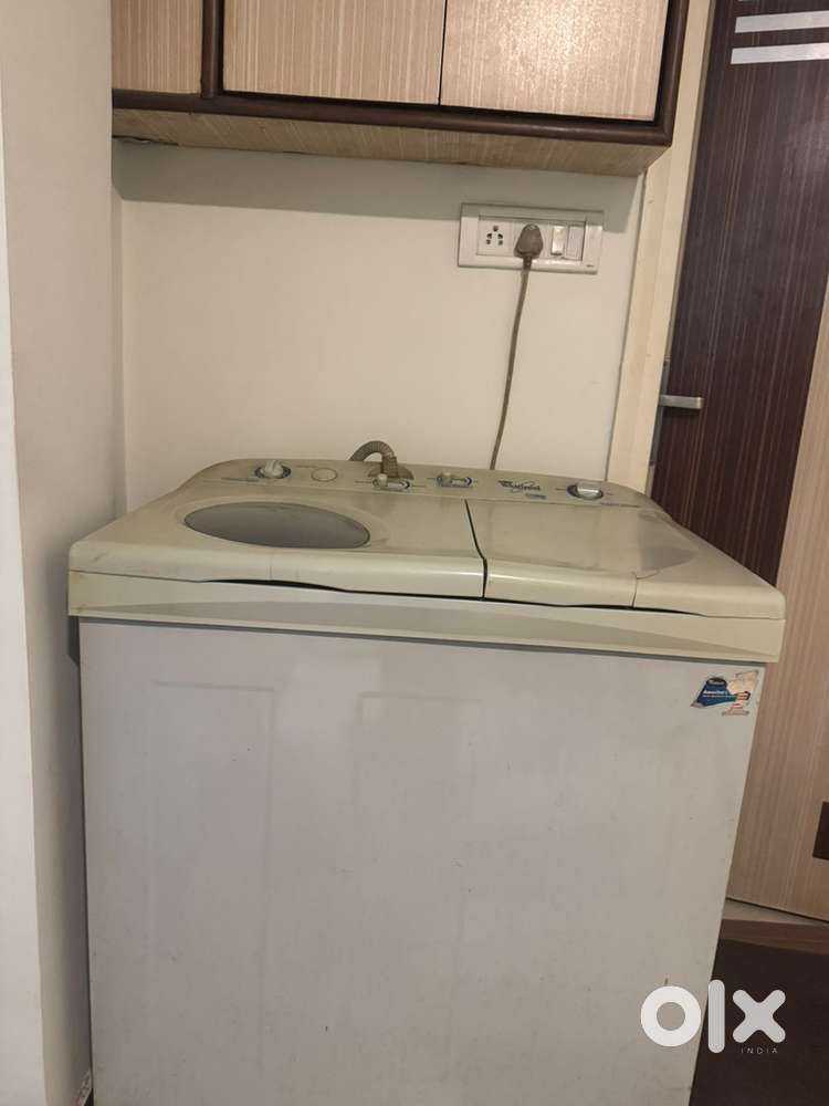 Whirlpool semi automatic washing machine