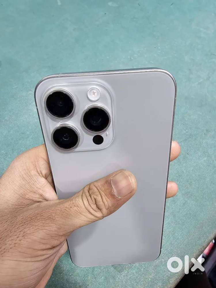 I phone 15 pro max  256 gb  good candition box cabel sath me hai