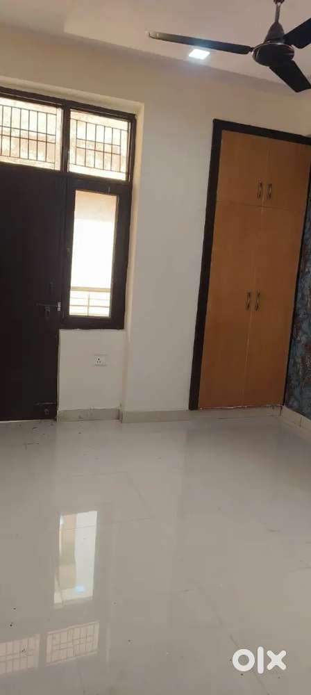 Ready to move flat for sale near by pratap vihar