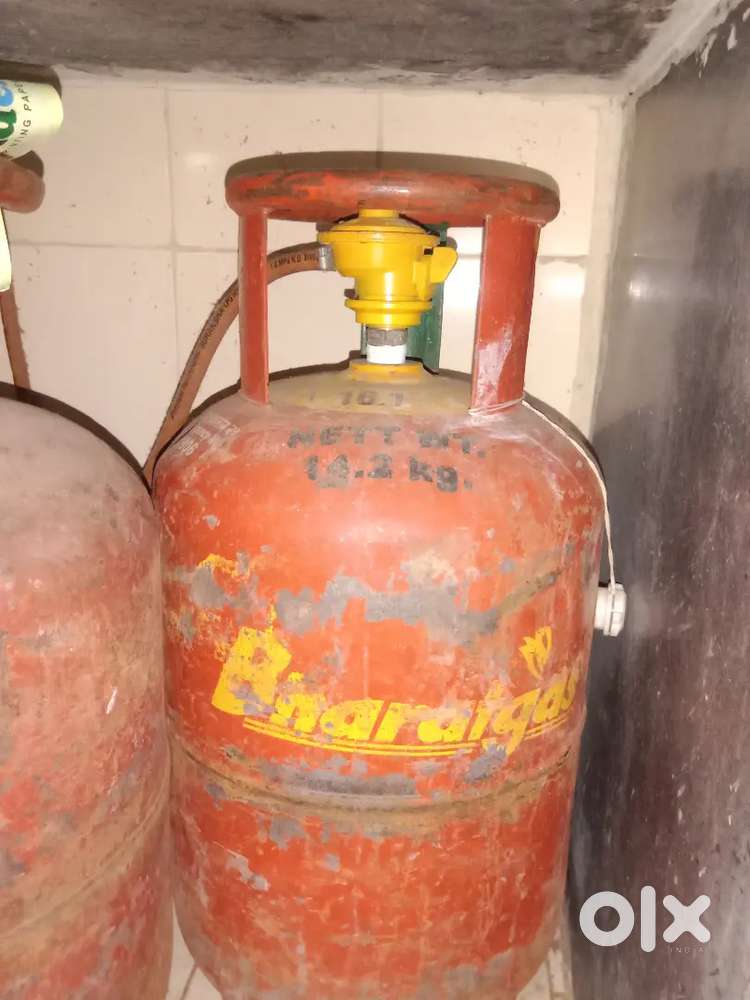 Gas cylinder tank with Shegadi