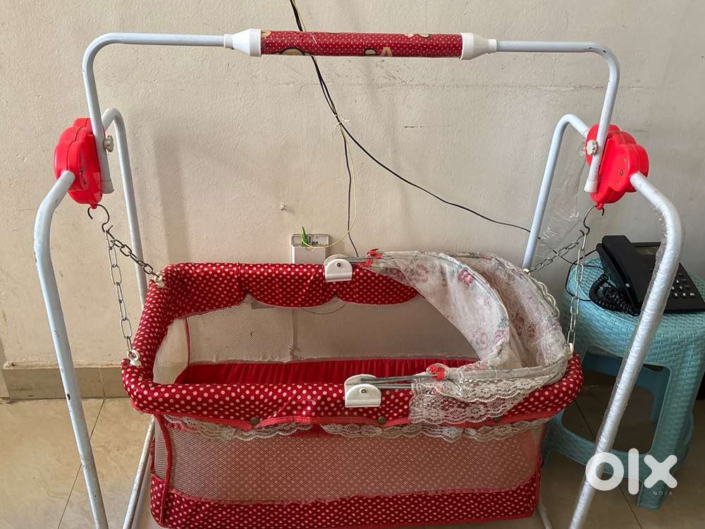Cradle with swing