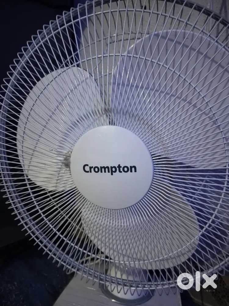 Crompton new table fan