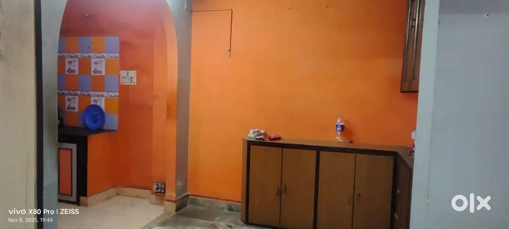 2 balconies.1 minute walking distance from garia 6 no busstand, metro