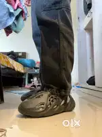 Yeezy Foam Runner Onyx UK9