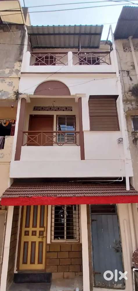 विकणे आहे- RCC- (1BHK) दोन मजली इमारत सरदार तालीम जवळ शिवाजी पेठ