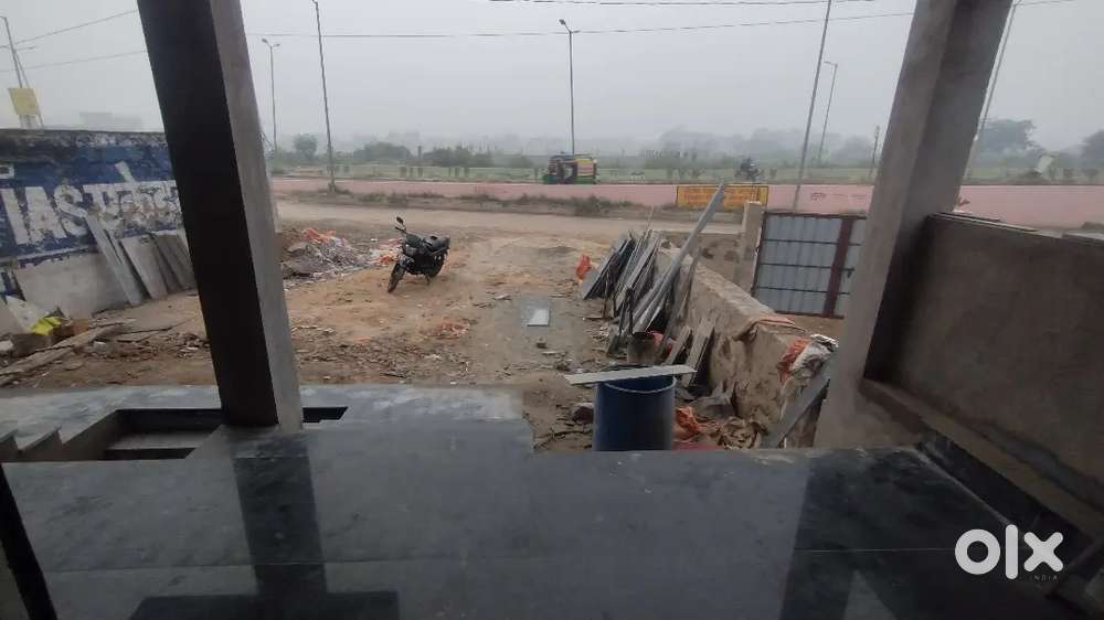 Commercial space for rent - suitable for office/showroom