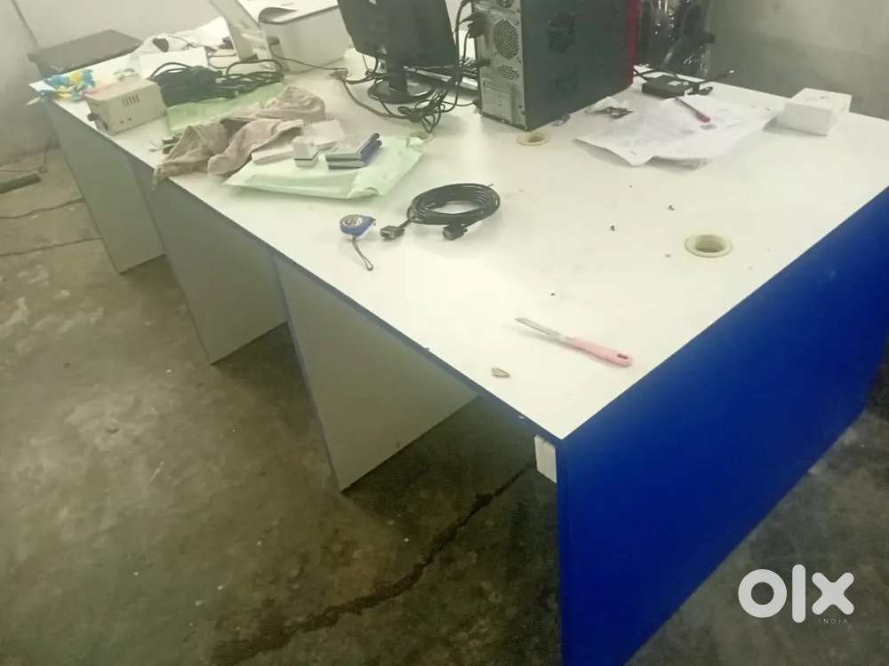 Good condition office computer tables for sale in kodada