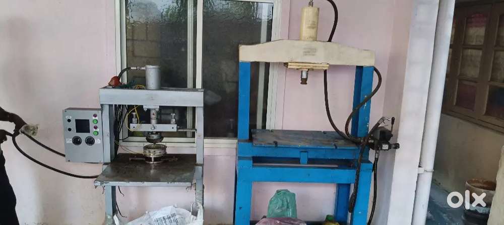 Paper plate making machine good condition