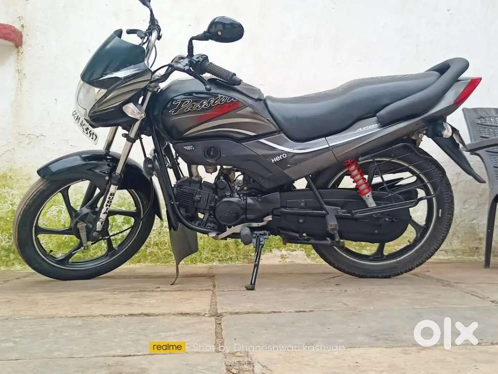 Mere paas 3 bike hai 2 ko bech raha hu  ek shaine bike hai