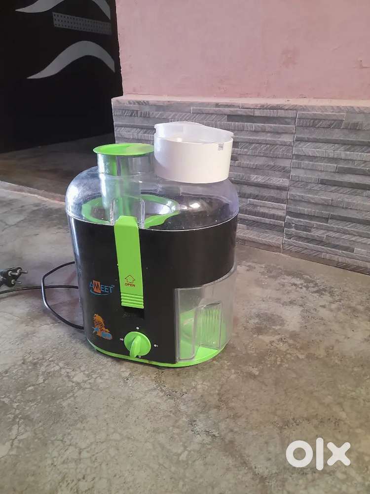 Fruit juicer