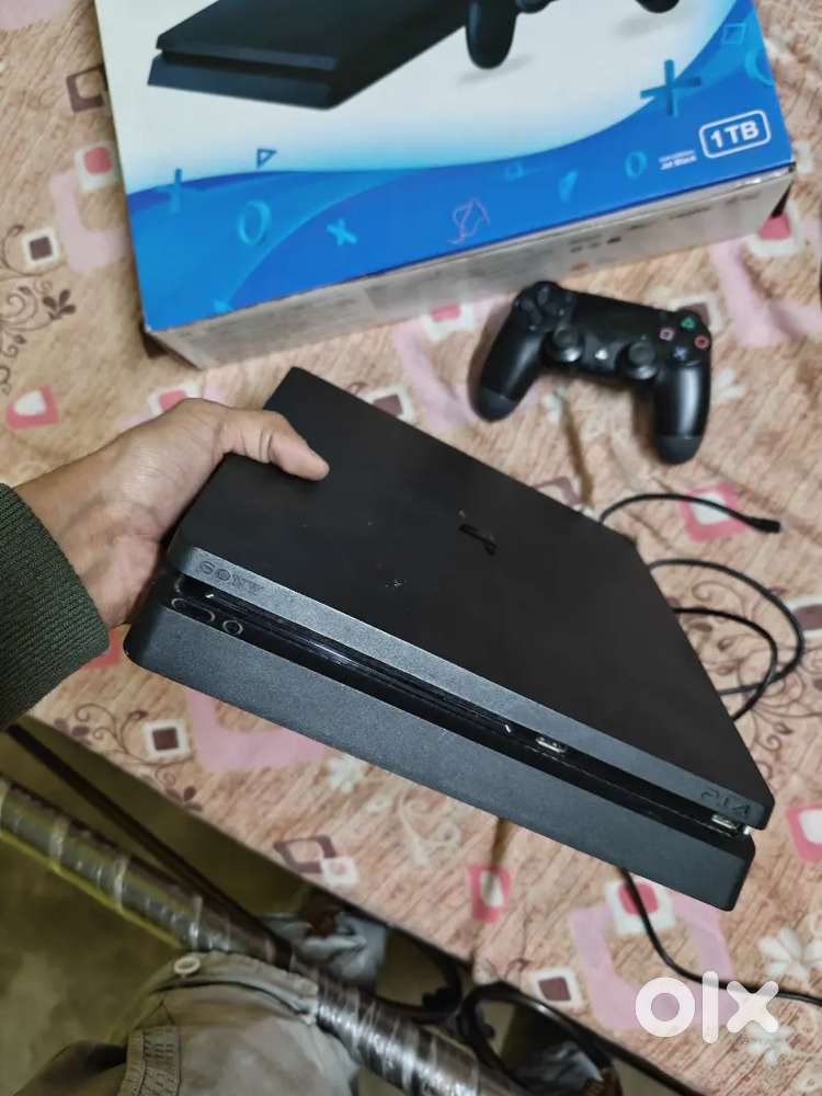 ps4 slim 1tb mint condition