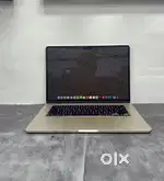Apple MacBook Air M3 15”inch 8GB / 256GB  Starlight