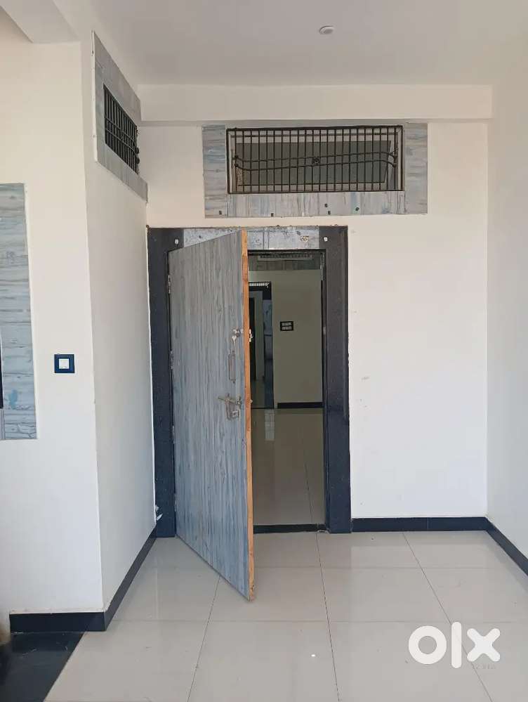 PUSHP VIHAR COLONY SUSNER FLAT AVAILABLE FOR RENT