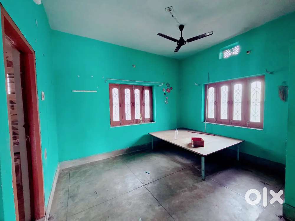 1Room with attached bathroom+kitchen available forworking family/girls