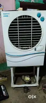 कूलर सिम्फ़नी कंपनी का मात्र एक साल चला है
