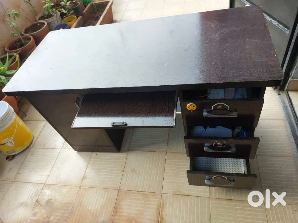 Computer table (move out sale)