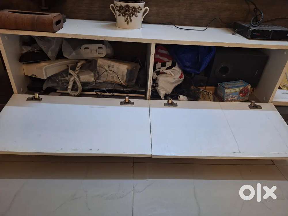 Wooden TV unit in excellent condition