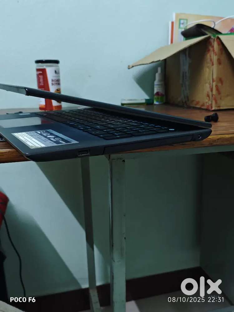 Acer E15 with New like 95% condition,Intel i3 & 256GB SSD+1TB HDD