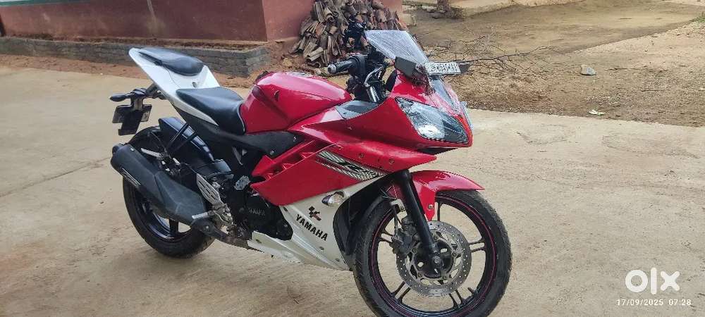 Yamaha R15 v2