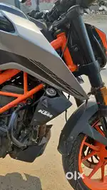 Duke 390 new tyres with x flasher