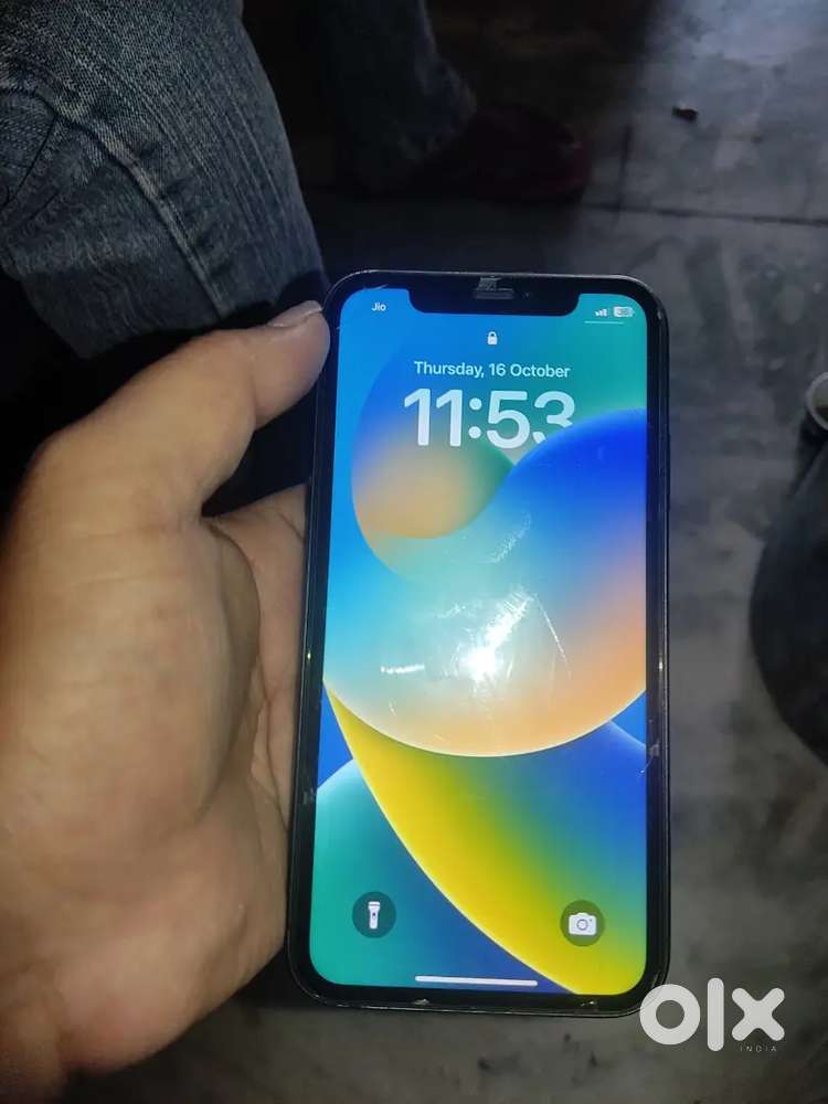 I phone 11 128 gb very good condition face id not working