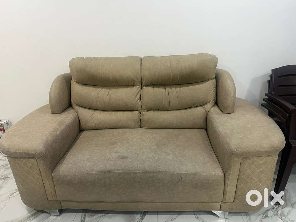 Early Sale- Sofa Set 2+2+Puffies pair