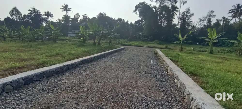 ചാലക്കുടി മേലൂർ പള്ളിയ്ക്ക് സമീപം 4cent മുതൽ housePlots വില്പനയ്ക്ക്