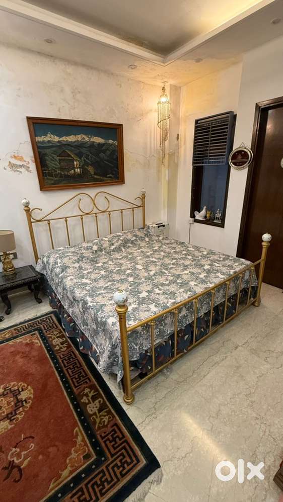 King Size Metal American Bed with Double Matterss