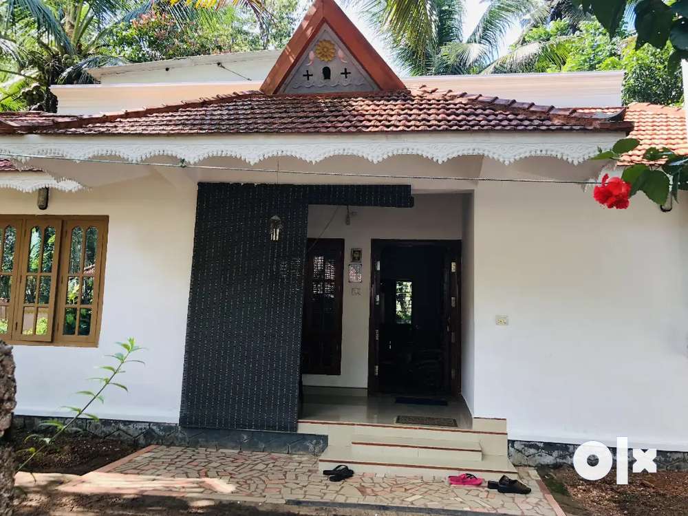 3 Bedroom House and 9.5 cents land for sale