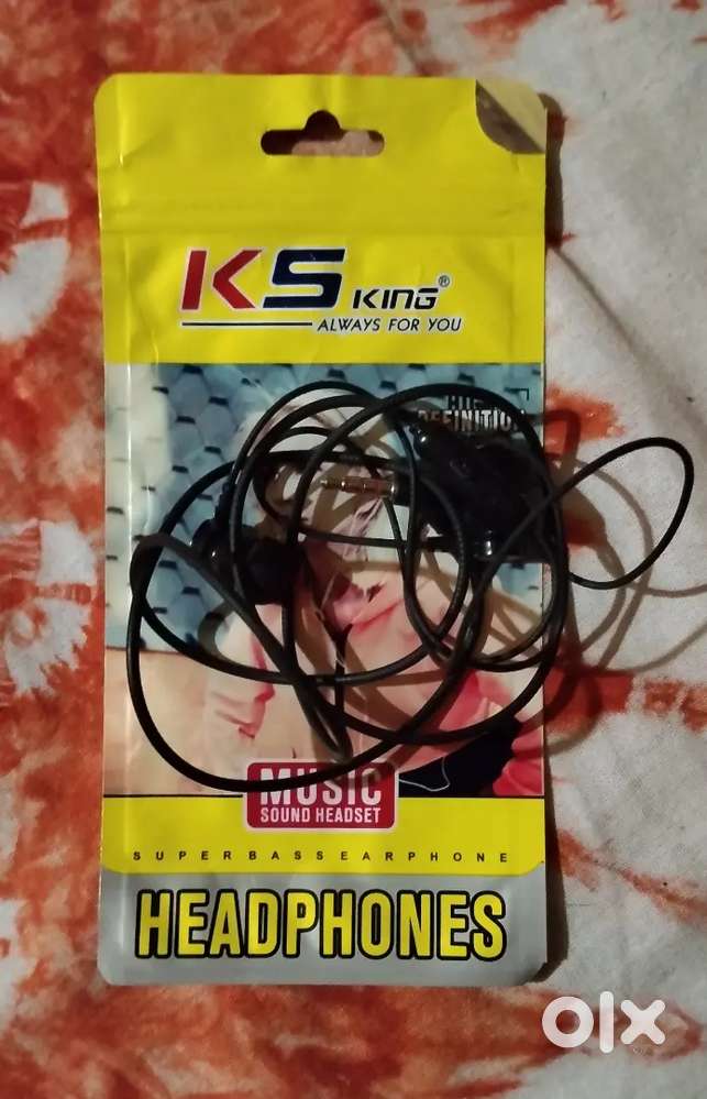Earphone - ( Non Bluetooth )/Direct & no charging required