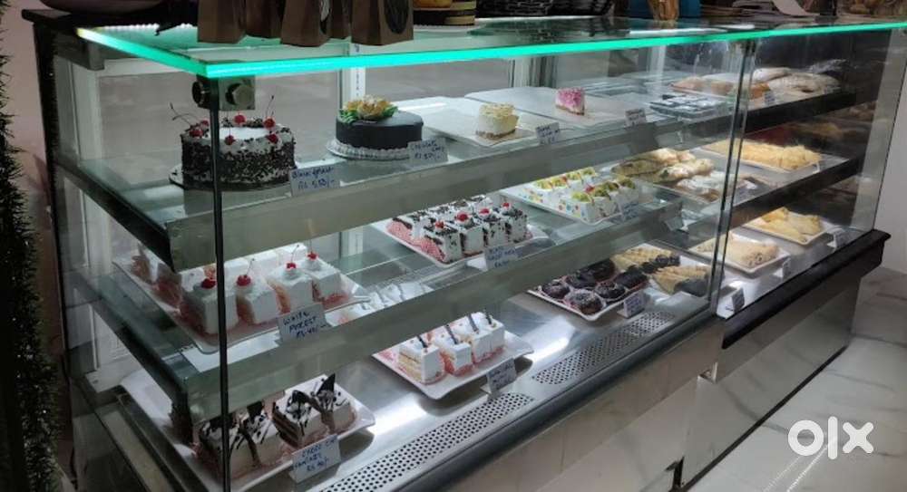 Display refrigerator, chiller display